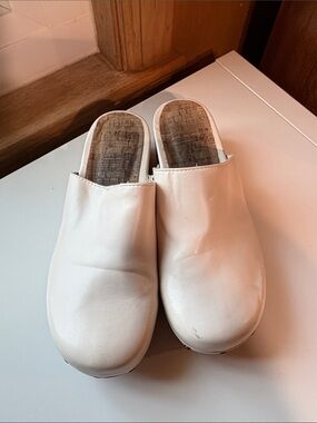 Pull&Bear creamy white leather clogs studded details 8